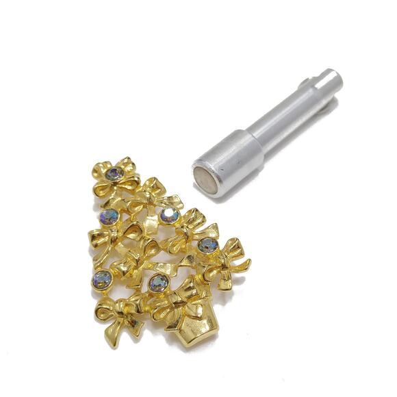 Avon Christmas Tree Brooch, Blue AB Rhinestones, Gold Tone 1960s Vintage Jewelry - Picture 7 of 10